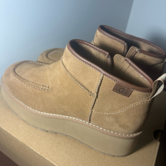 UGG Shoes - Rare New Cute Ugg Boots Women 9 1/2 with Side Zip